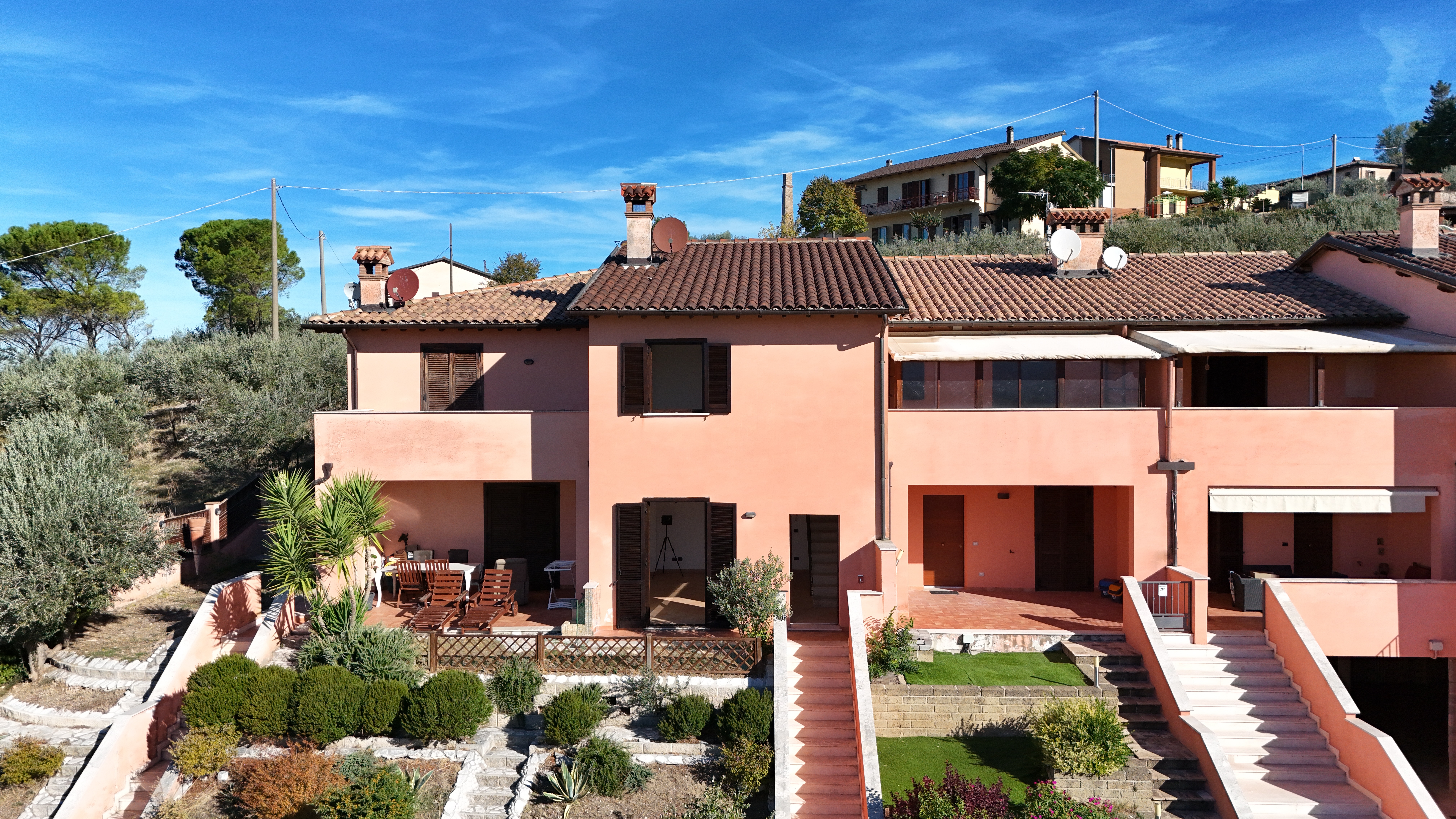 Villa a schiera in vendita a TREVI – Trevi, Pigge - Panoramica Villetta A Schiera In Ottimo Stato